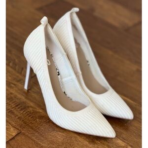 MIX NO. 6 White Pumps - Size 10.5